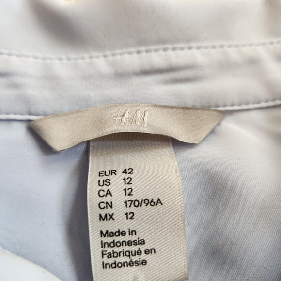 H&M Matte satin button front blouse - Pale Blue - Size 12 - EUC - Picture 4 of 9
